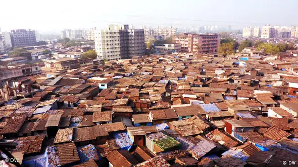 Dans le plus grand bidonville d'Inde, Dharavi, la population est estimée à un million de personnes
