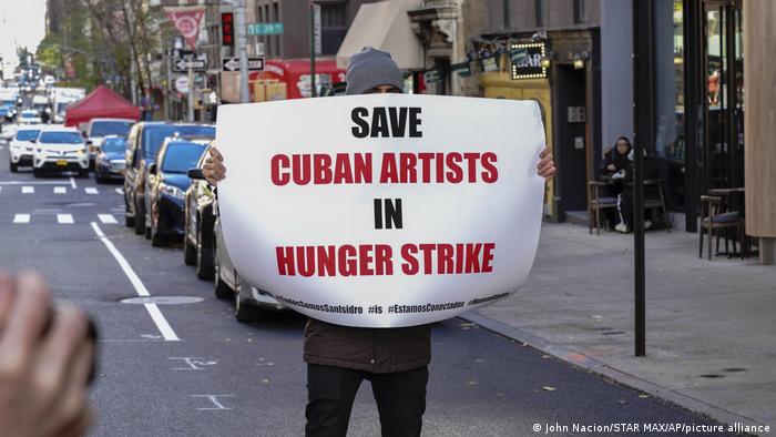 USA I Cuban Artist Protest in New York City 