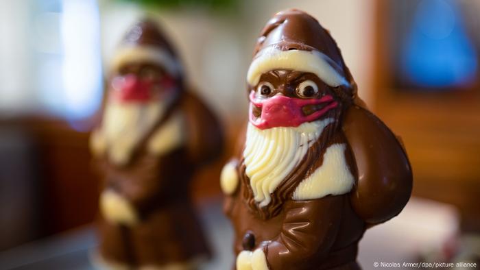  Schoko-Weihnachtsmänner mit Masken