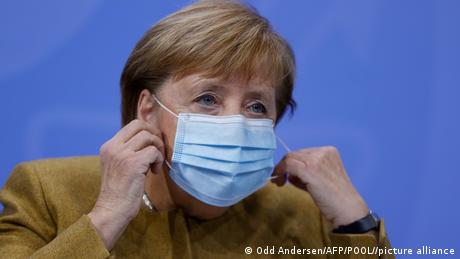 La canciller alemana, Angela Merkel, confirma que las restricciones por coronavirus serán prolongadas, en principio, hasta el 20 de diciembre, y anticipó que lo más seguro es que se extiendan hasta enero. (25.11.2020)