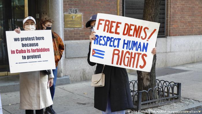 Un día antes, el martes 24 de noviembre, manifestantes protestaron en la ciudad de Nueva York por el encarcelamiento y la condena dictada contra Denis Solís.