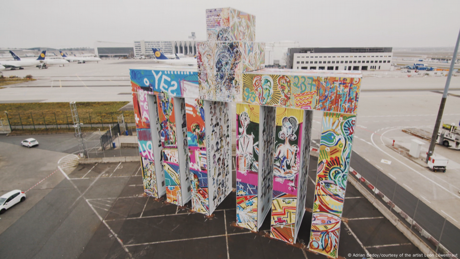 Global Gate the largest mobile work of art in the world DW 11/28/2020