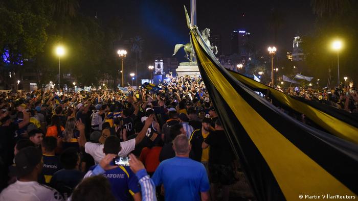 Crowds of fans greet Maradona in Buenos Aires