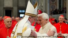 Vaticano defiende a Benedicto XVI en casos de abuso