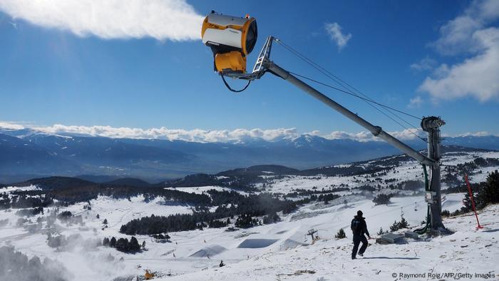 Alpenanrainer Im Streit Um Die Skisaison Aktuell Europa Dw 26 11