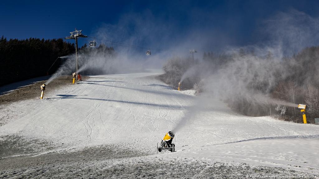 Ski Season Is On Again In Germany And Austria With Restrictions Culture Arts Music And Lifestyle Reporting From Germany Dw 12 11 2021
