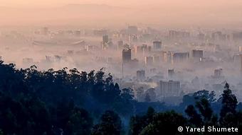 Äthiopien Hidar Beshita | Addis Abeba im Smog