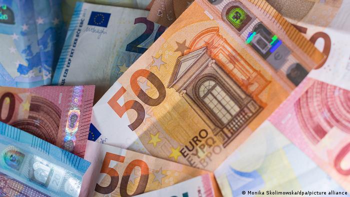 Банкноты в 10, 20 и 50 евро