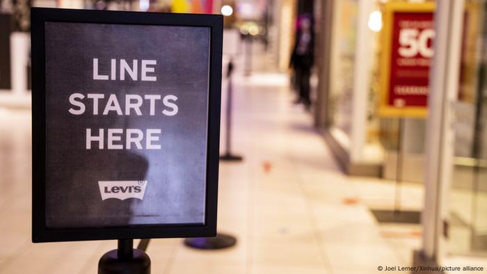 Kamer Grafiek Prestige Black Friday: Shoppers steer towards online deals as coronavirus pandemic rages | News | DW | 28.11.2020 Kamer Grafiek Prestige Black Friday: Shoppers steer towards online deals as coronavirus pandemic rages | News | DW | 28.11.2020