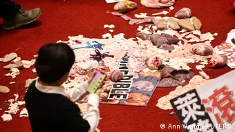 Taiwans Parlamentsprotest mit Schweinefleisch