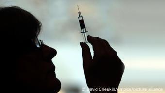 Symbolbild Coronavirus Impfstoff 