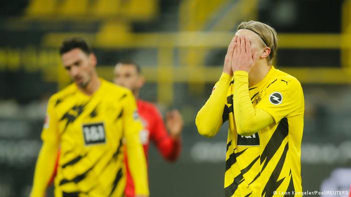 Bundesliga Borussia Dortmund Lose Ground With Shock Defeat By Cologne Sports German Football And Major International Sports News Dw 28 11 2020