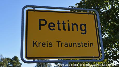 Ortsschild Petting, Kreis Traunstein
