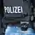 Naoružani njemački policajac u pancirnom prsluku