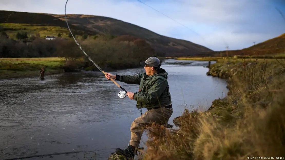 A River Runs Through Me : A Life of Salmon Fishing in Scotland: Andrew  Douglas-Home: 9781783966257