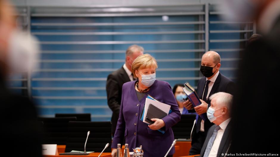 Merkel: Germany's 'lockdown light' to stretch into January | DW | 02.12.2020