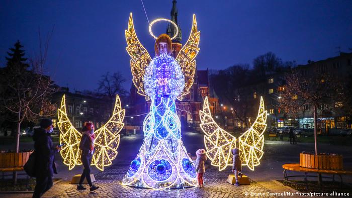 drei Weihnachtsengel als Lichtinstallation , Krakau, Polen