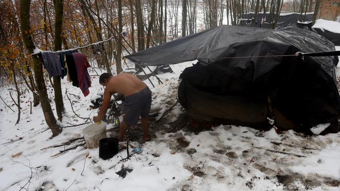 Bosnien Velika Kladusa | Migranten leben im Wald