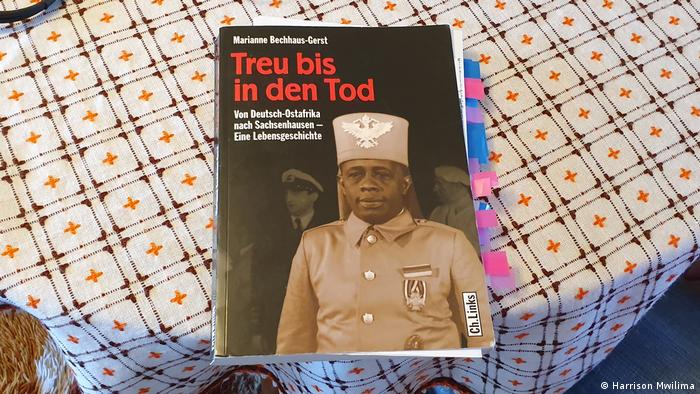 Cover of the book 'Treu bis in den Tod' with a photo of Mahjub bin Adam Mohamed