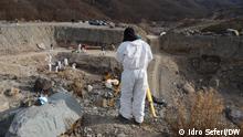 (c) unser Korrespondent Idro Seferi Massengrab in Kiževak / Kizhevak Exhumierung eines Massengrabes in Kiževak Serbien am 04.12.2020. In dem Grab sind Albaner aus dem Kosovo begraben.
