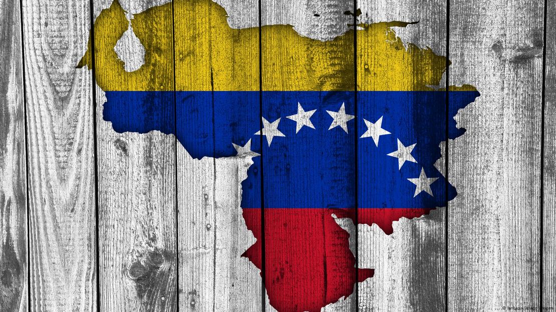 El mapa con la bandera y el dibujo de Venezuela.