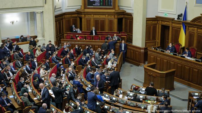 Депутати в сесійній залі Верховної Ради