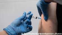 6408007 05.12.2020 A health worker injects the Sputnik V coronavirus vaccine at the COVID-19 vaccination center in the city polyclinic No. 191, in Moscow, Russia. Iliya Pitalev / Sputnik