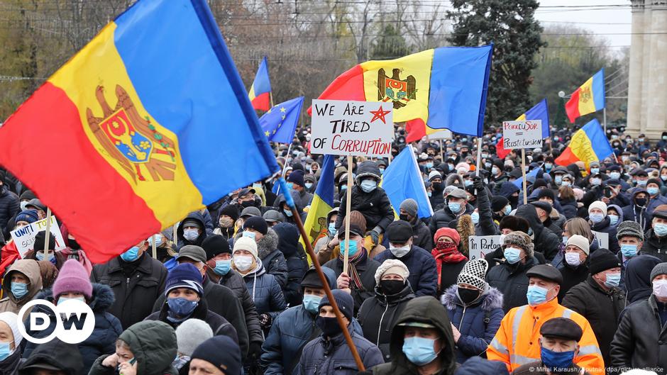 Moldova Protests for chance to oust proRussia parliament DW 12/06