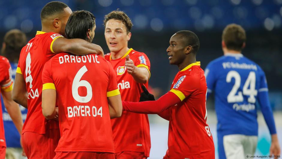 Bundesliga: FC Bayern remains first, Bayer Leverkusen catches up |  Sport |  DW