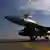 Symbolbild Lockheed Martin F-16 Kampfflugzeug auf Rollfeld