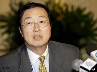 China's People's Bank of China Governor Zhou Xiaochuan answers reporter's question during a news conference Sunday, Sept. 17, 2006 in Singapore. Zhou is in Singapore to attend the annual meeting of World Bank-IMF. (AP Photo/Apichart Weerawong)