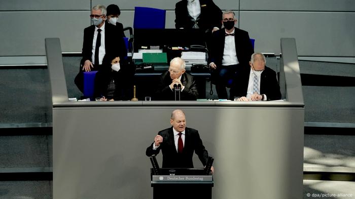 El ministro alemán de Finanzas, Olaf Scholz, en la sesión del Parlamento sobre el presupuesto. (8.12.2020).