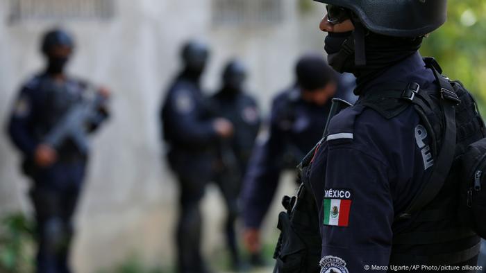 Five heavily armed police officers in Acapulco