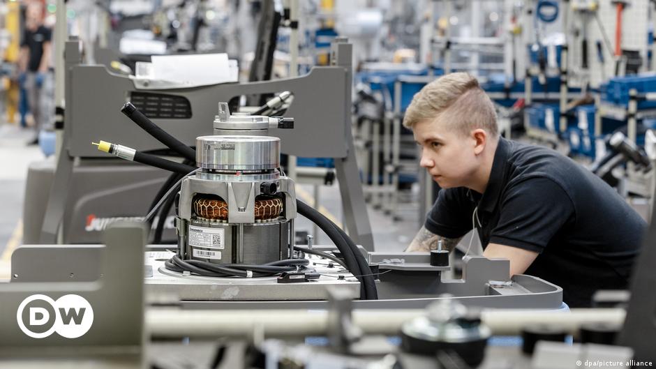 Perusahaan teknik mesin Jerman dengan pesanan jauh lebih sedikit – DW – 1 Agustus 2023