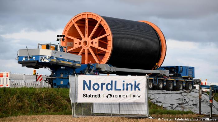 در پروژه موسوم به NordLink جریان برق میان نروژ و آلمان با طی کردن یک مسیر ۶۲۳ کیلومتری رد و بدل می‌شود که در ۵۱۶ کیلومتر آن کابل برق از آب‌های سرزمینی آلمان، دانمارک و نروژ در دریای شمال می‌گذرد.