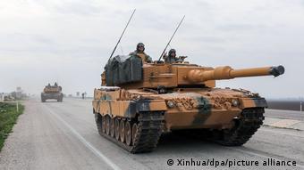 Τουρκικό τεθωρακισμένο τύπου Leopard 2A4 κοντά στα σύνορα της Συρίας