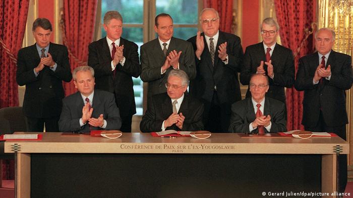 Milošević, Tuđman, Izetbegović, potpisivanje Daytonskog sporazuma u Parizu