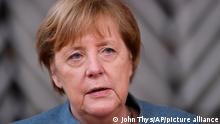 Bundeskanzlerin Angela Merkel (CDU) spricht mit Journalisten bei ihrer Ankunft für einen EU-Gipfel der Staats- und Regierungschefs im Gebäude des Europäischen Rates. Themen des Gipfels sind voraussichtlich der EU-Haushaltsstreit mit Polen und Ungarn, das EU-Klimaziel für 2030 und die künftigen Beziehungen zur Türkei. Außerdem geht es um die Koordinierung im Kampf gegen die Corona-Pandemie.