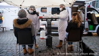 Γρήγορο τεστ στην κεντιρκή πλατεία και μετά γαλοπούλα με την οικογένεια