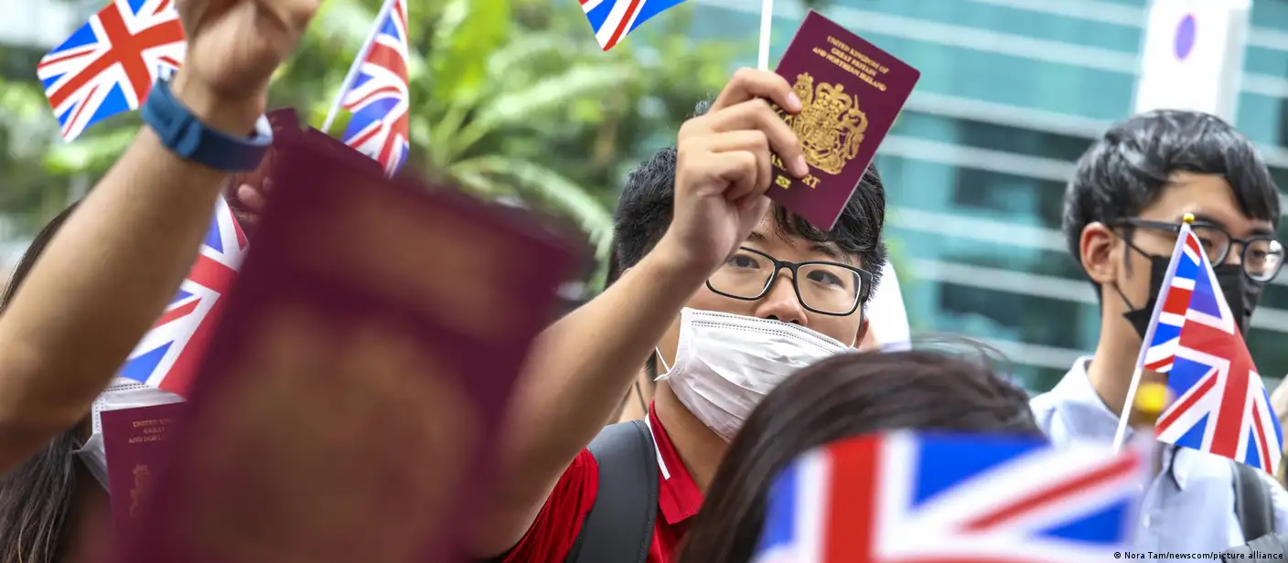 赴英逃亡潮BNO港人：宁做有自由的二等公民