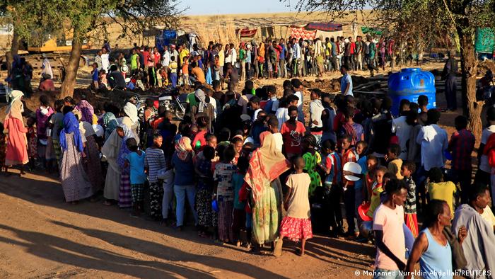 Sudan Grenze Äthiopien | Tigray | Um Rakuba-Flüchtlingslager Essensausgabe
