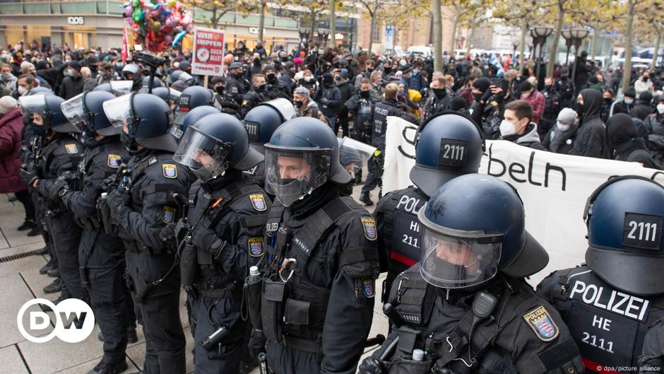 Demos of lockdown opponents and corona deniers |  Currently Germany |  DW