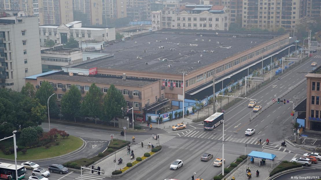 Imagen del mercado de Huanan, epicentro del brote del virus que desencadenaría la pandemia de COVID-19. Imagen del mercado de Huanan, epicentro del brote del virus que desencadenaría la pandemia de COVID-19.