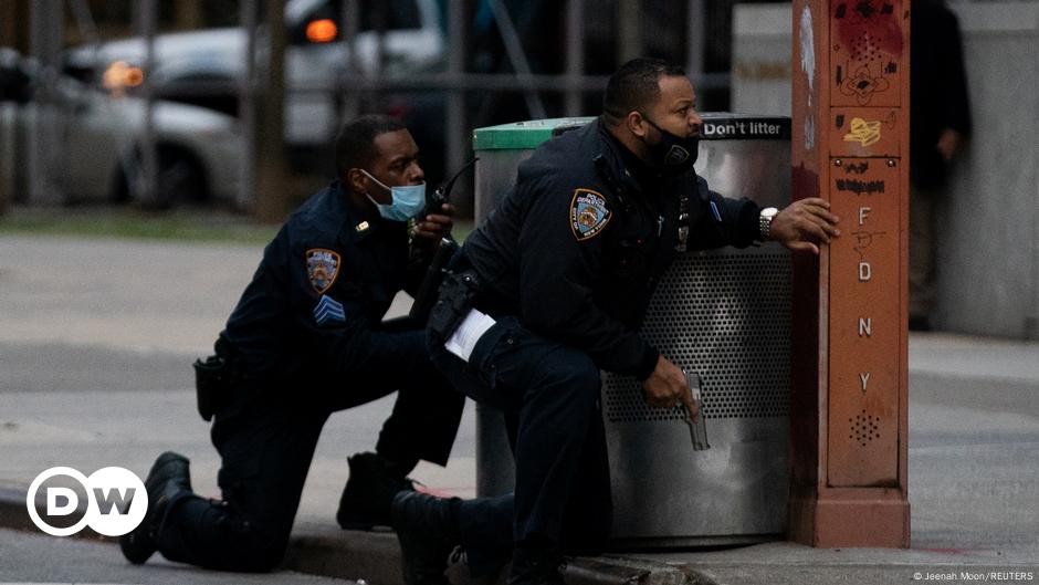 Police shoot armed man in New York |  Currently America |  DW