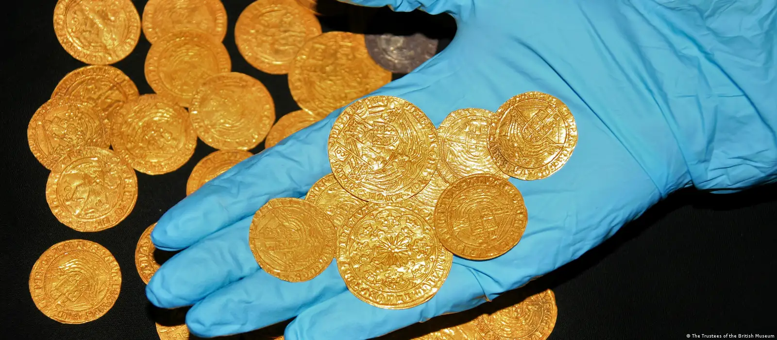 Britânicos acharam tesouros nos jardins durante lockdown – DW – 21