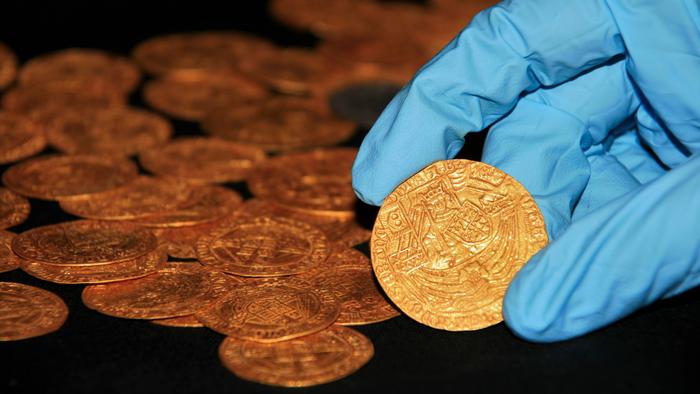 Moedas do Tesouro de Tudor encontradas em New Forest, Hampshire.