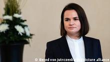 Swetlana Tichanowskaja, Oppositionspolitikerin aus Belarus, steht anlässlich eines Treffens mit Bundespräsident Steinmeier im Schloss Bellevue.