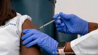 Επίσπευση του εμβολιασμού θέλει ο Μπάιντεν