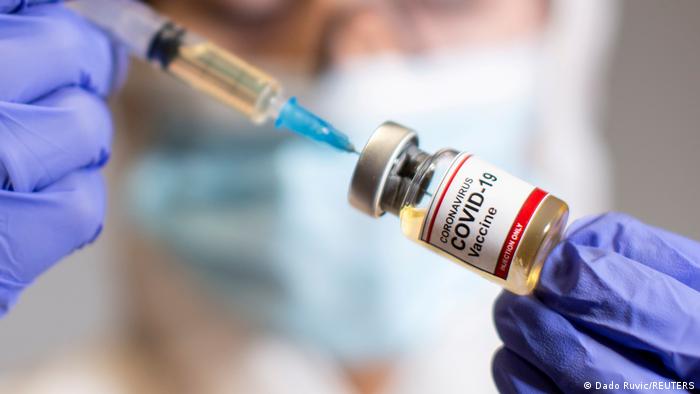 Коронавирус: всичко най-важно за започващите ваксинации | Новини и анализи  от Европа | DW | 16.12.2020