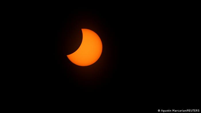 Una etapa del eclipse solar vivido ayer en Agentina y Chile